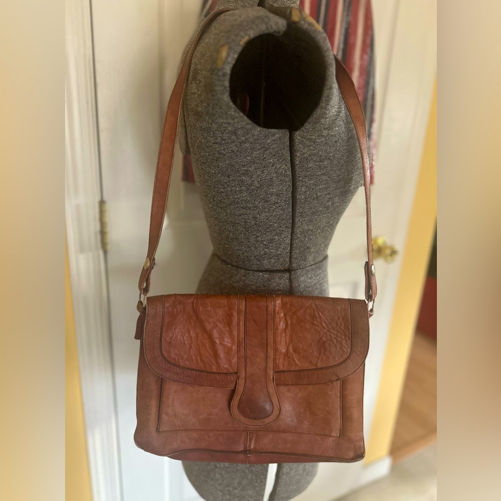 Vintage 70s GHIA distressed handbag purse